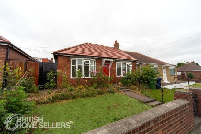 2 bed property, in Southend Road, £195,000