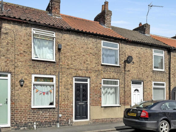 2 bed property, in Eastgate South, £125,000