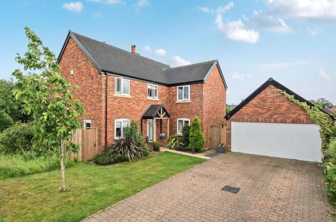 4 bed property, in Dudleston Heath, £499,995