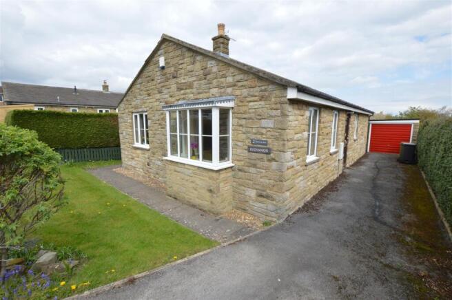 3 bed property, in Bolton Way, £300,000