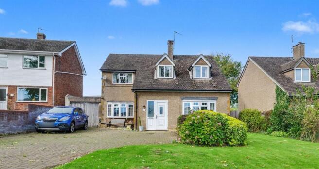 4 bed property, in Main Street, £475,000