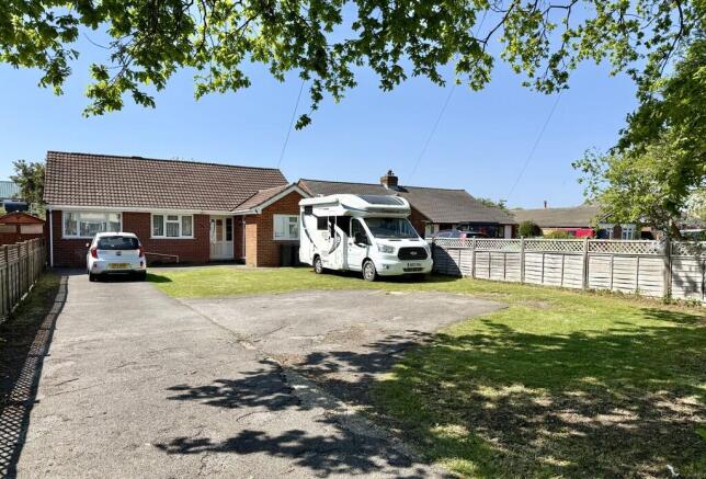 2 bed property, in Wych Lane, £385,000