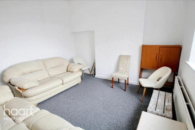 2 bed property, in Commercial Road, £75,000