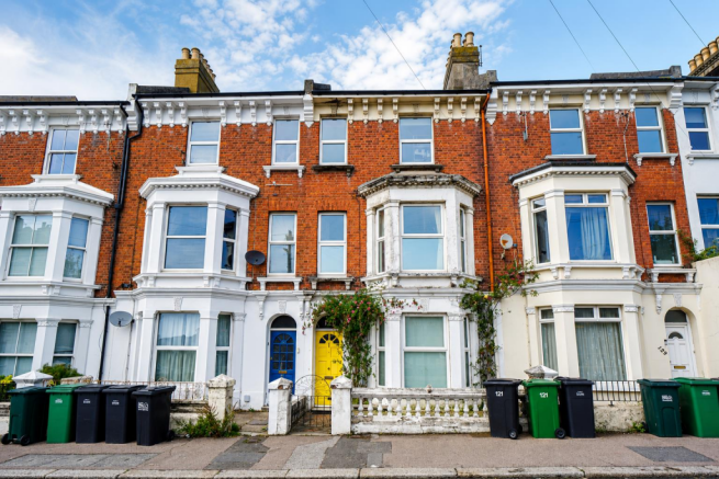 5 bed property, in Mount Pleasant Road, £375,000