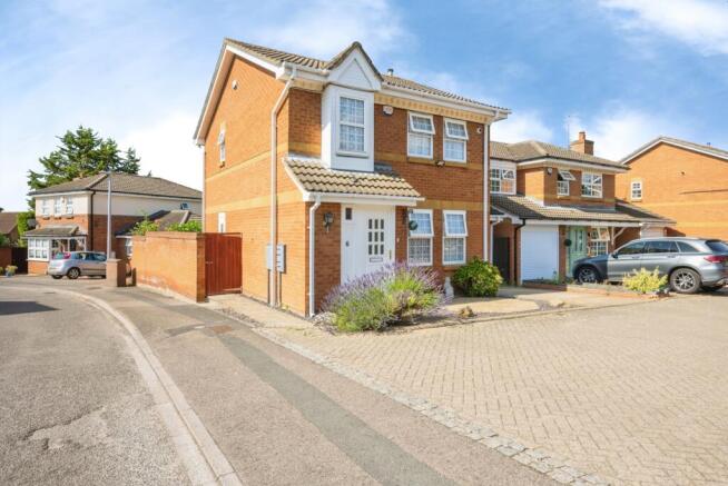 3 bed property, in Lichfield Close, £380,000