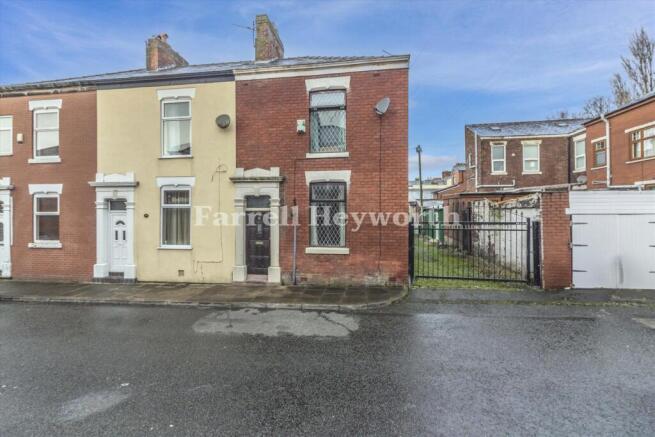 2 bed property, in St. Christophers Road, £115,000