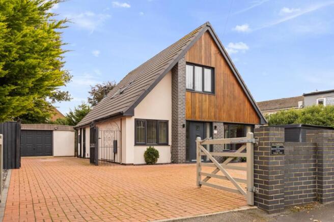 4 bed property, in Abbey Road, £285,000