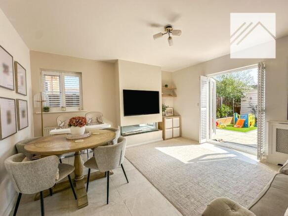 2 bed property, in Galt Close, £350,000