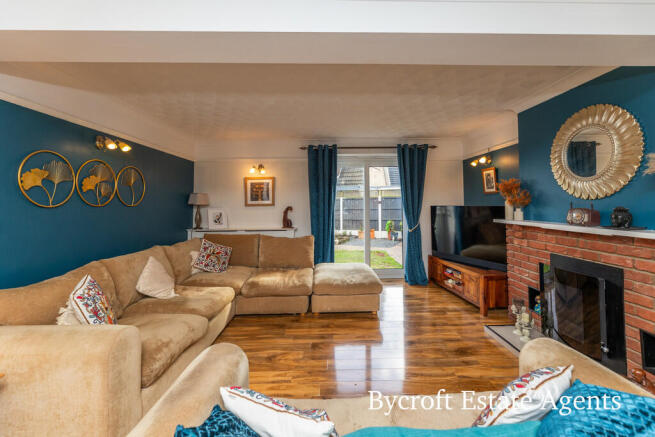 4 bed property, in Beccles Road, £350,000