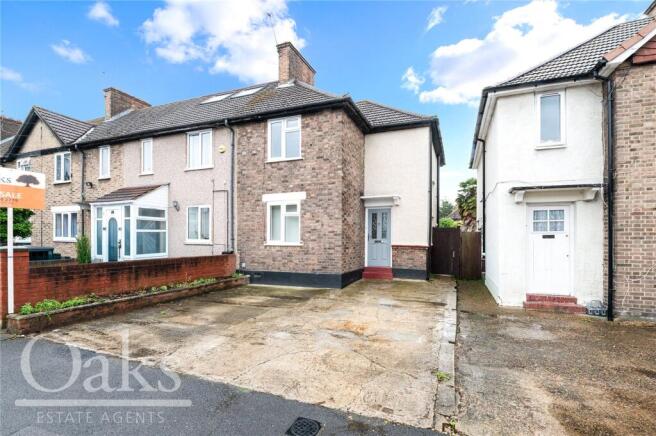 3 bed property, in Hawkes Road, £525,000