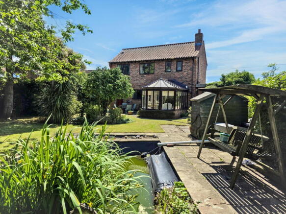 4 bed property, in Main Street, £399,950