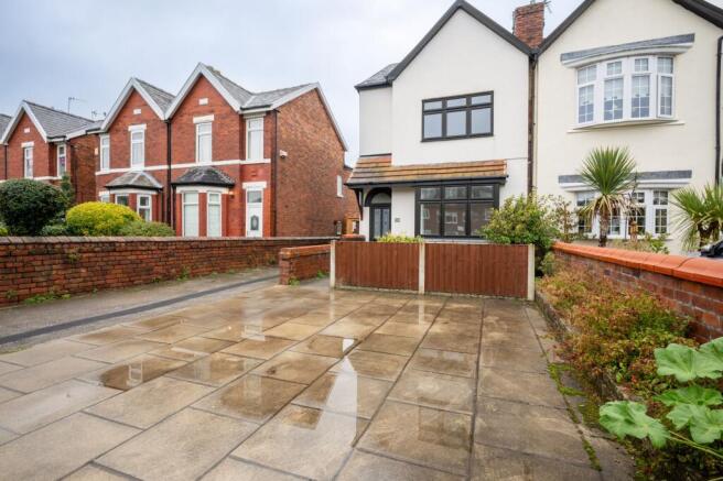 3 bed property, in Wennington Road, £220,000