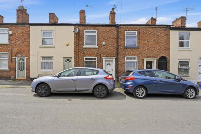 2 bed property, in Crompton Road, £169,950