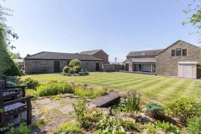 5 bed property, in The Barn House, £675,000