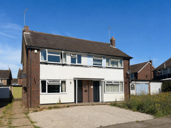 3 bed property, in Orchard Road, £400,000