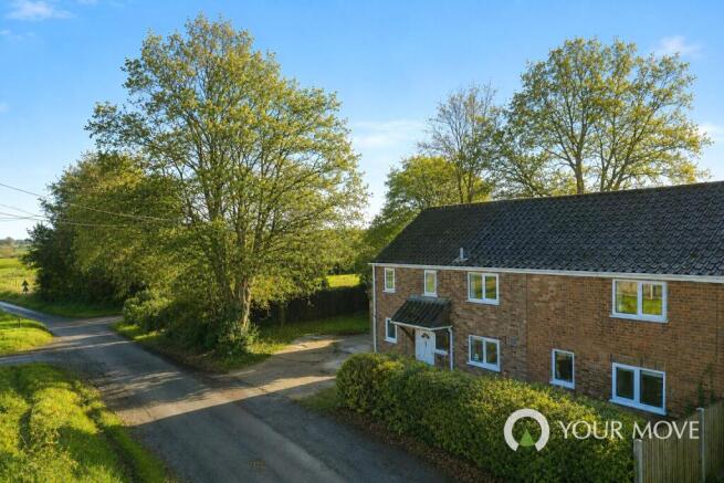 4 bed property, in Green Road, £425,000