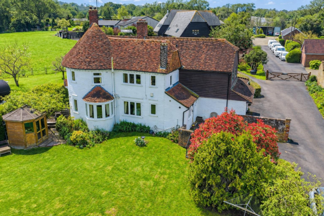 3 bed property, in Rock Lane, £485,000