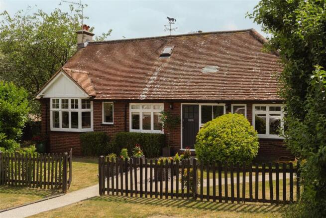 4 bed property, in Ridgeway Drive, £975,000