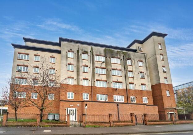 2 bed property, in Flat 40 Centrika, £130,000