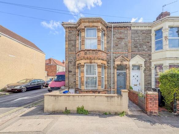 2 bed property, in Victoria Parade, £365,000