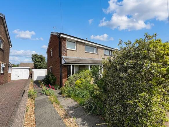 3 bed property, in Bar Croft, £200,000