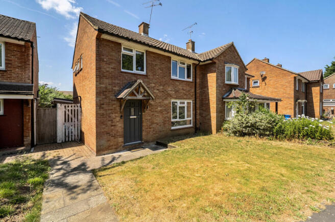 3 bed property, in Parkland Drive, £425,000