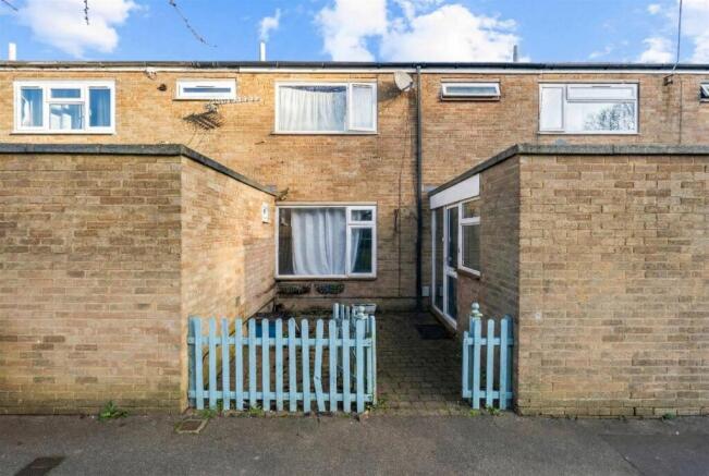 3 bed property, in Exeter Close, £310,000