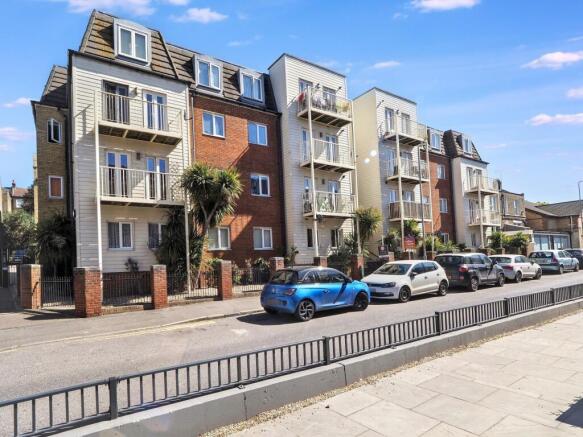 2 bed property, in Dane Road, £135,000