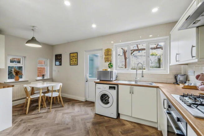 2 bed property, in Westmorland Road, £120,000