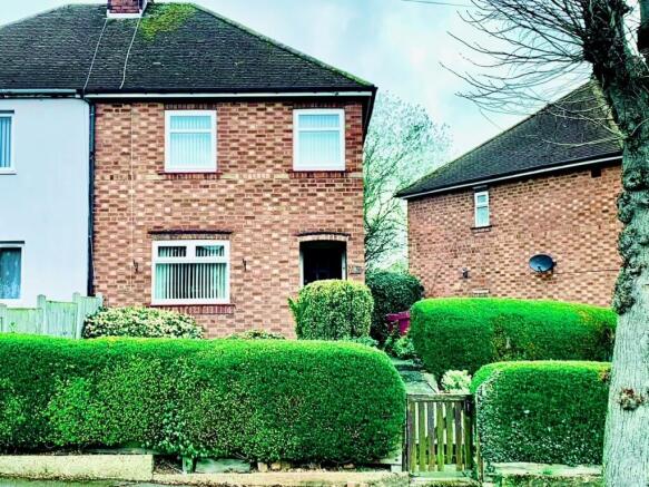3 bed property, in Three Spires Avenue, £210,000