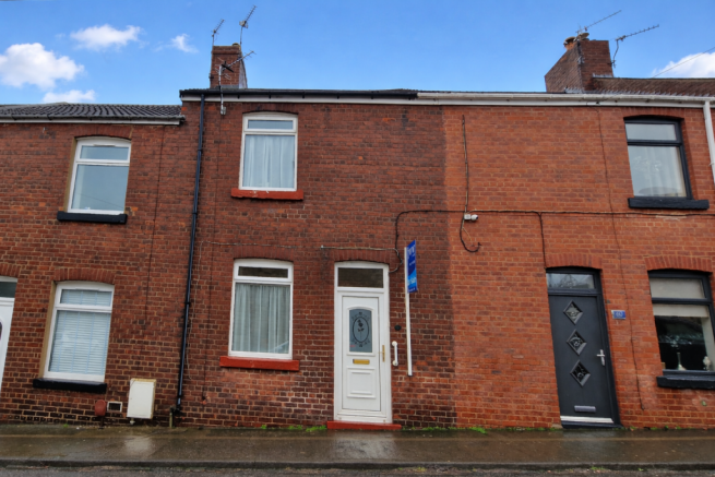 2 bed property, in Edith Street, £80,000