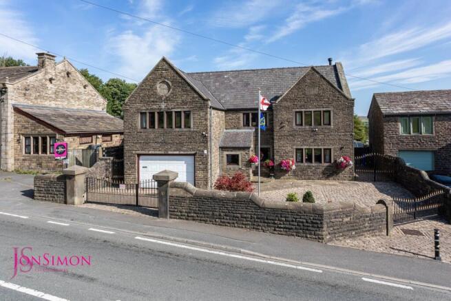 5 bed property, in Roundhill Road, £915,000