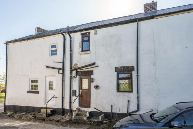 1 bed property, in Oaks Lane, £80,000
