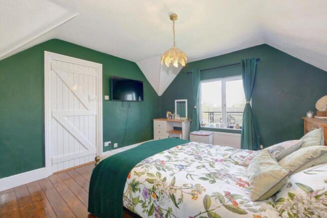 3 bed property, in Vicarage Lane, £450,000