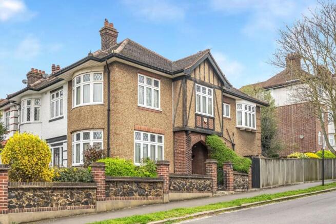 3 bed property, in Boston Gardens, £785,000