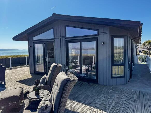 3 bed property, in Pwllheli LL53, £250,000