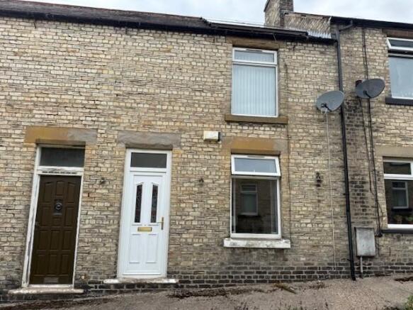 2 bed property, in Thames Street, £45,000