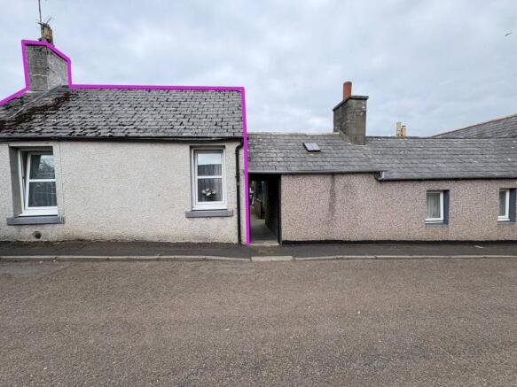 2 bed property, in Robertsons Lane, £90,000