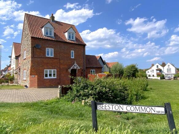 4 bed property, in Beeston Mews, £345,000