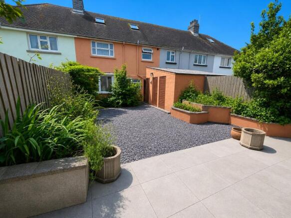 3 bed property, in North Close, £275,000