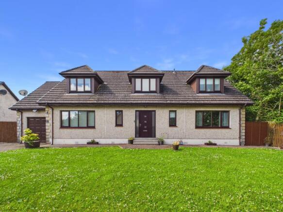 5 bed property, in Glenburn Close, £410,000