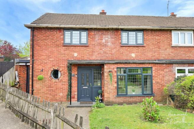 3 bed property, in Beaconfield Road, £675,000