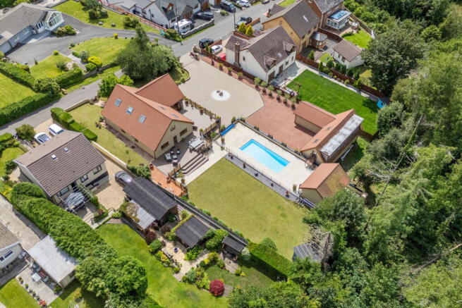 5 bed property, in Parish Road, £850,000