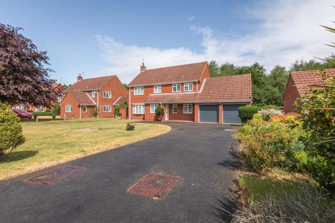4 bed property, in Desirable Cul-De-Sac Setting in North Wootton, £550,000