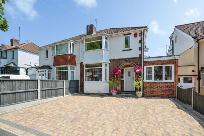 3 bed property, in Warren Hill Road, £300,000