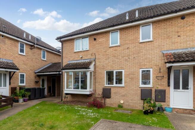 1 bed property, in Laburnum Road, £170,000