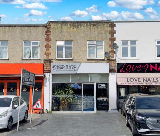 2 bed property, in 247(A) Blackfen Road, £50,000