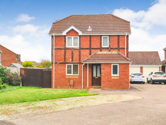 3 bed property, in Priestly Close, £275,000