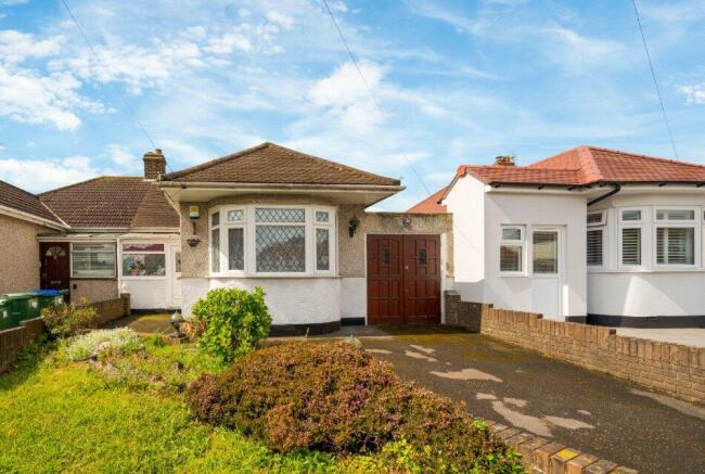 2 bed property, in Nurstead Road, £450,000