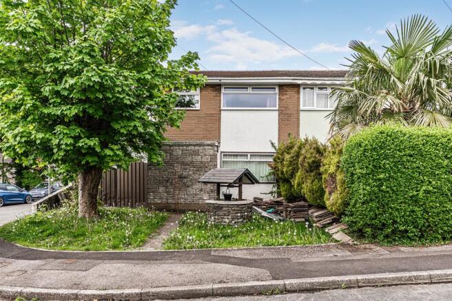 3 bed property, in Conway Crescent, £150,000